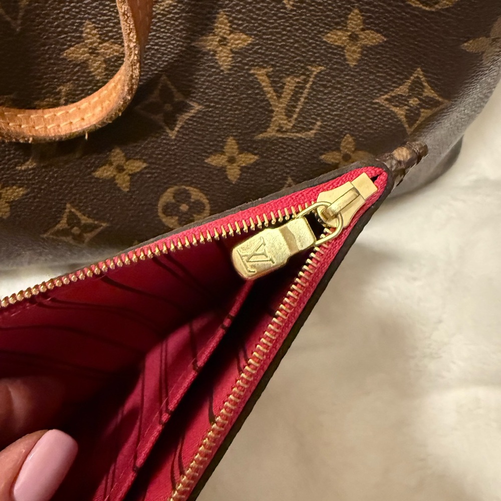 Louis Vuitton Monogram Neverfull GM Tote Bag - Picture 15 of 15